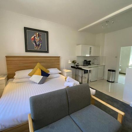 Sun Street Aparthotel Lancaster Bagian luar foto