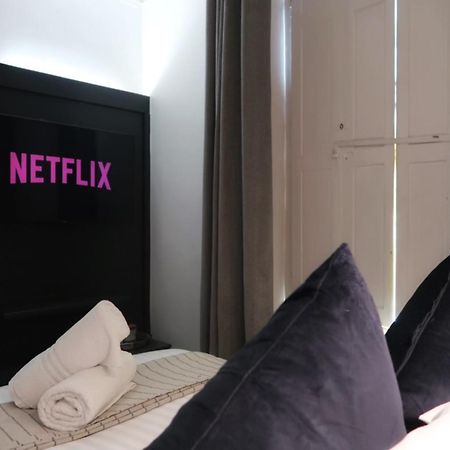 Sun Street Aparthotel Lancaster Bagian luar foto