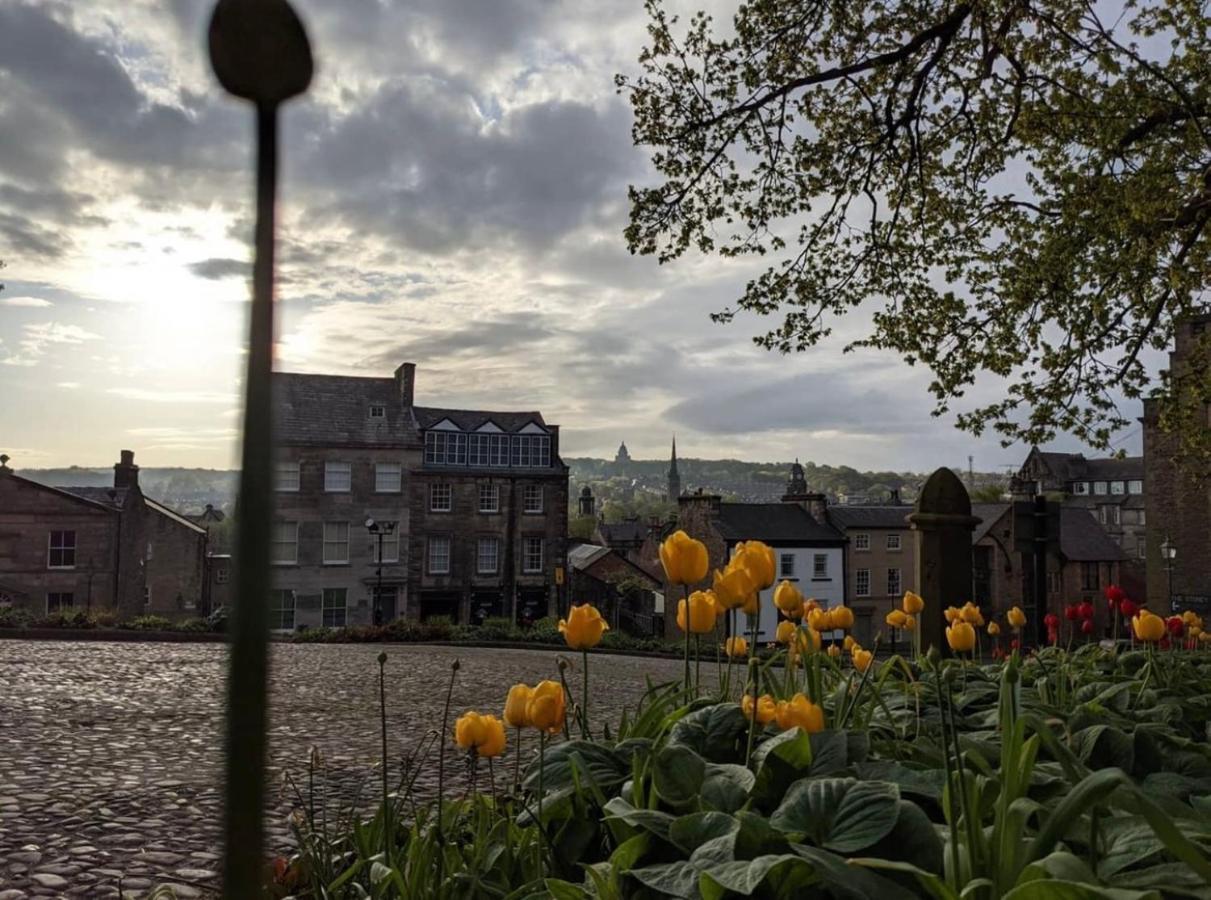 Sun Street Aparthotel Lancaster Bagian luar foto