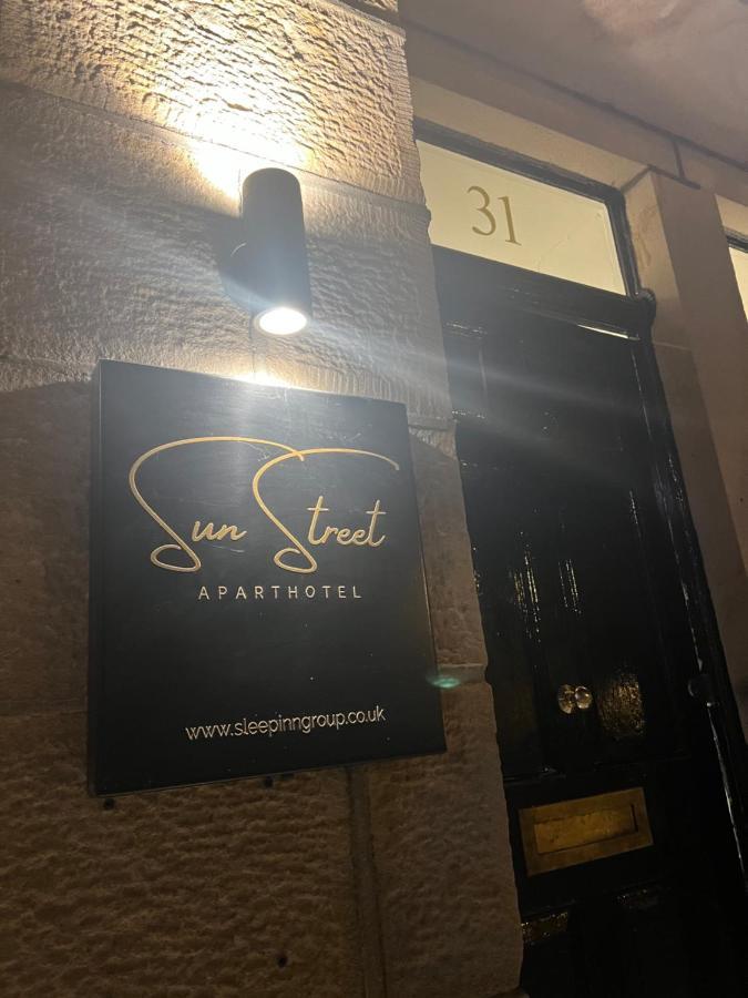 Sun Street Aparthotel Lancaster Bagian luar foto