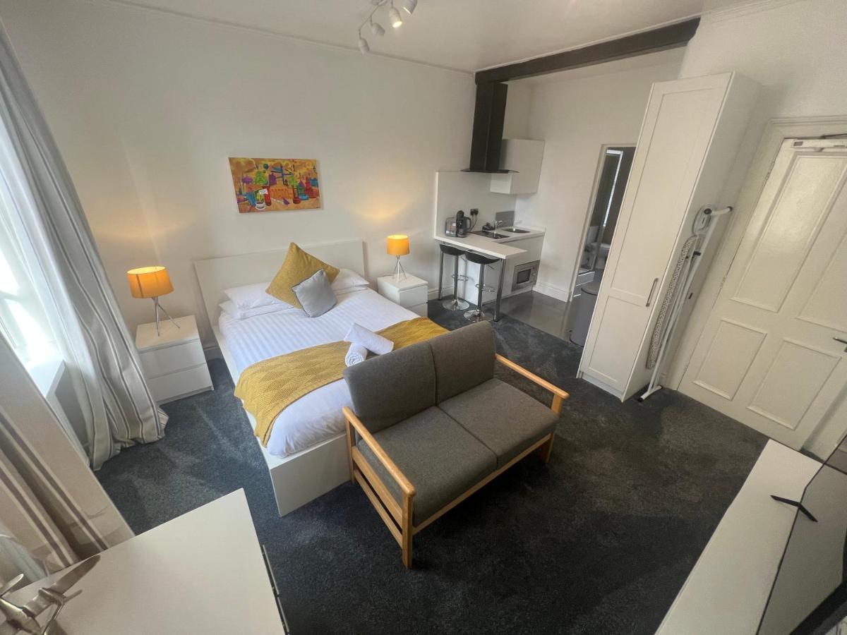 Sun Street Aparthotel Lancaster Bagian luar foto