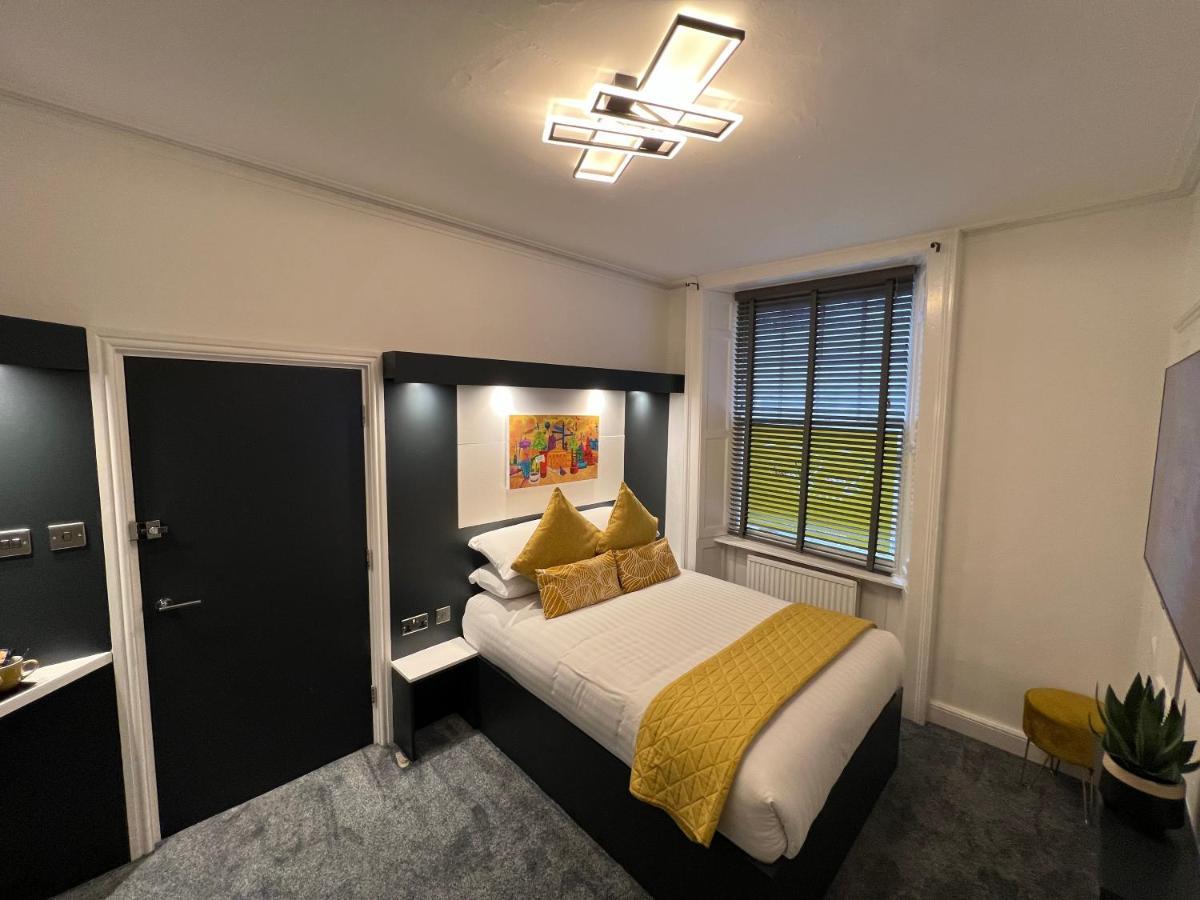Sun Street Aparthotel Lancaster Bagian luar foto
