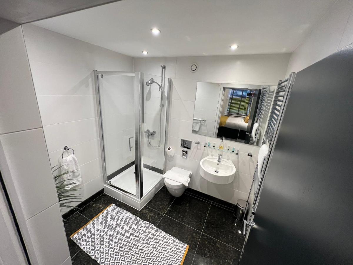 Sun Street Aparthotel Lancaster Bagian luar foto