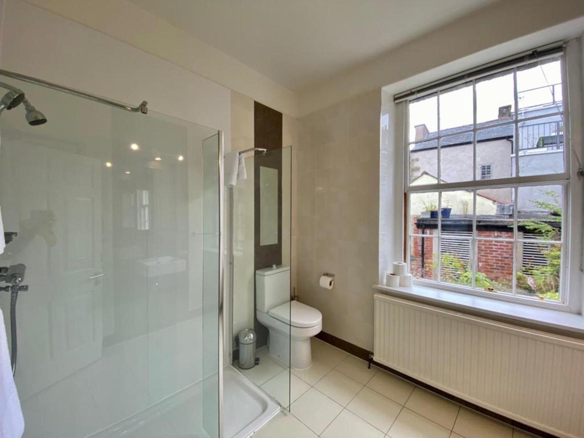 Sun Street Aparthotel Lancaster Bagian luar foto