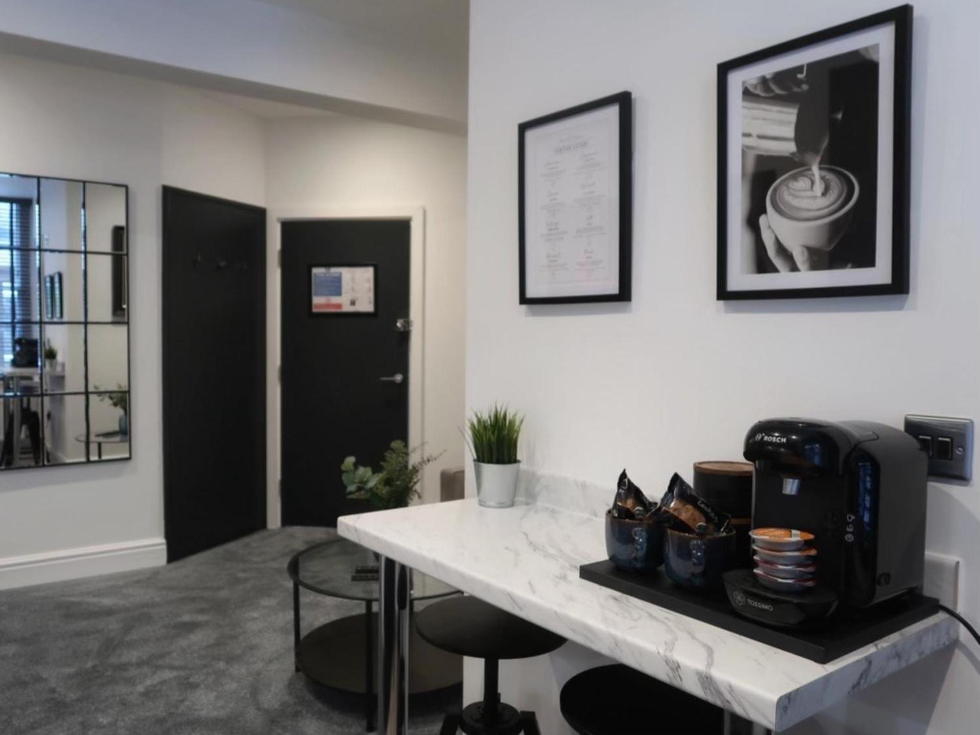 Sun Street Aparthotel Lancaster Bagian luar foto