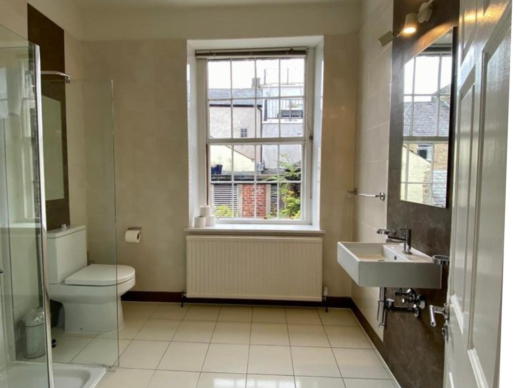 Sun Street Aparthotel Lancaster Bagian luar foto