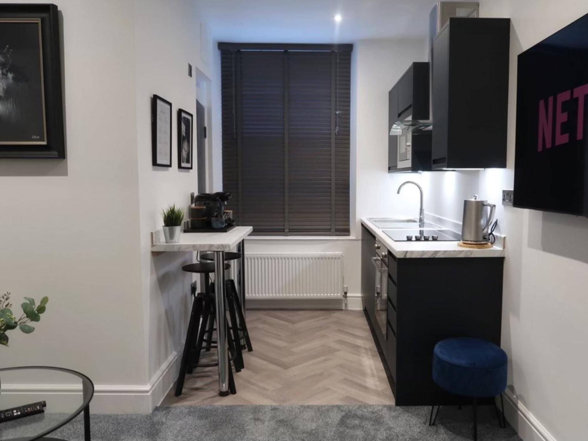Sun Street Aparthotel Lancaster Bagian luar foto